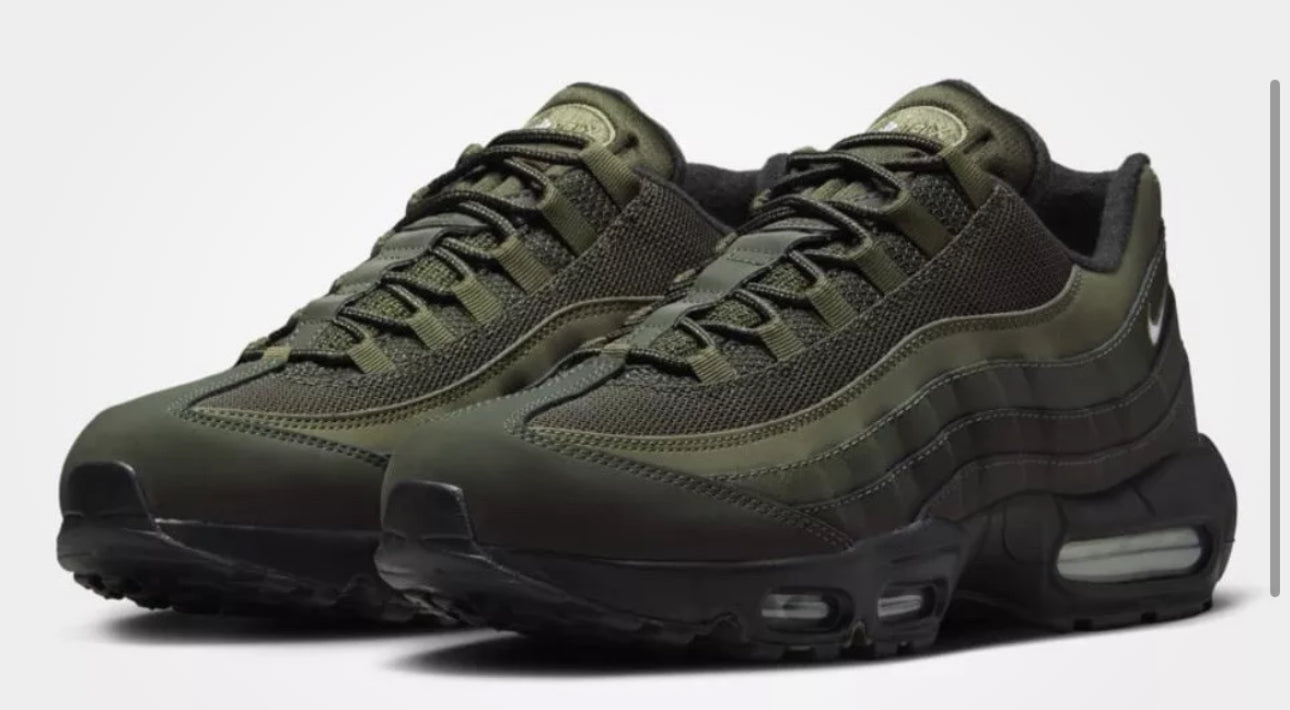 Nike Air Max 95 Sequoia Green Mens Size US 8.5 Casual Sneakers
