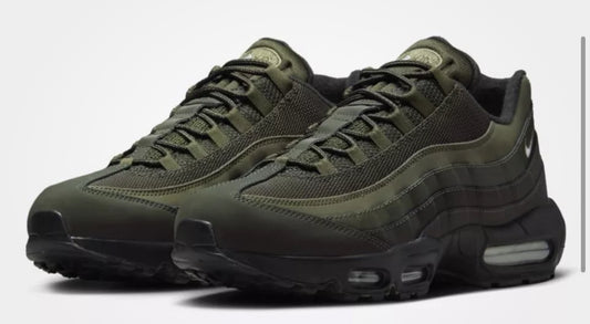 Nike Air Max 95 Sequoia Green Mens Size US 8.5 Casual Sneakers